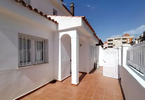 Chalet pareado en Avenida de América, 1