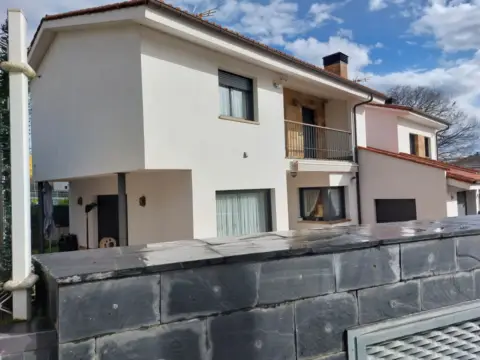 Chalet pareado en calle Rebollar, 1
