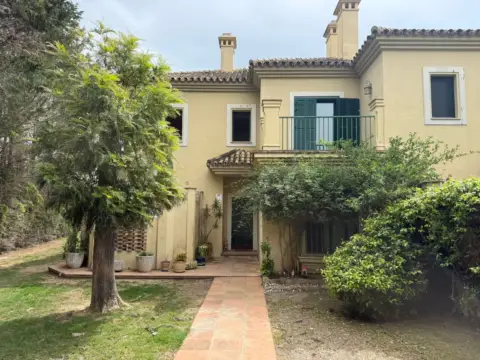 Chalet pareado en calle calle Baja