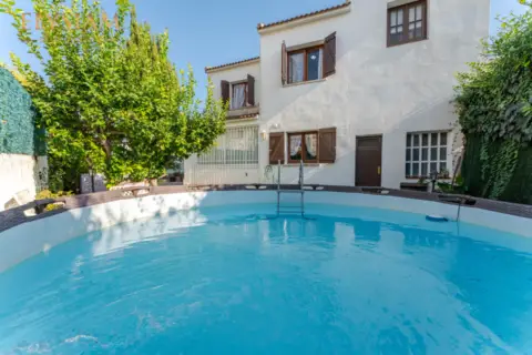 Chalet adosado en Carrer de Montblanc