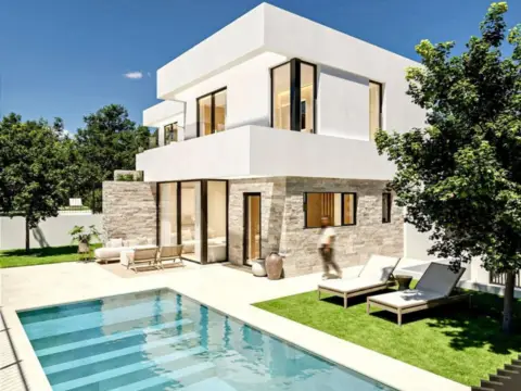 Chalet en Urbanización Golf Bahía