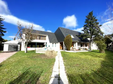Chalet unifamiliar en calle de Zorzaleño