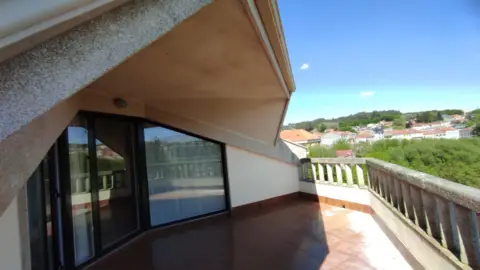 Piso en Avenida Xosé Cuíña, 5
