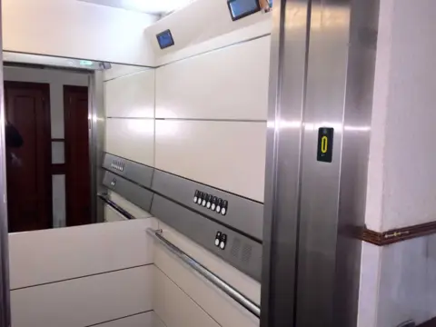 Estudio en calle de Armengual de La Mota, 25