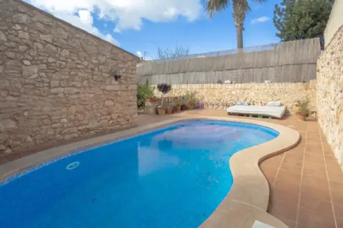 Casa adosada en Carrer de Majoral, 1