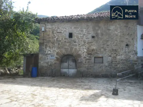 Casa rústica en calle Valcaba Soba