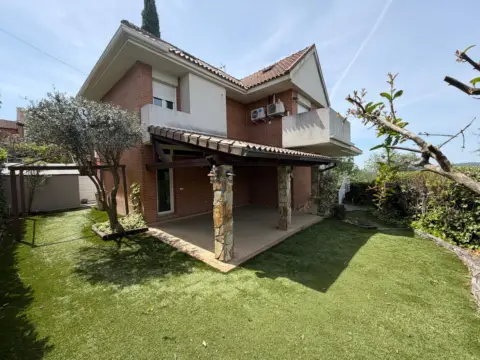 Chalet unifamiliar en Club de Golf-Molino de la Hoz