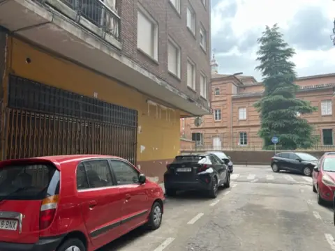 Nave comercial en calle de Santo Domingo, 14