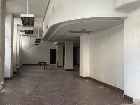 Local comercial en Avinguda del País Valencià