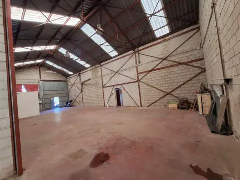 Nave comercial en Polígono Cotes Baixes