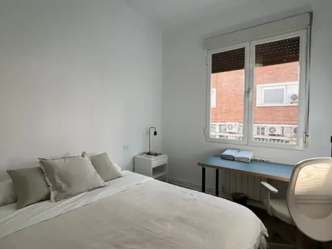 Habitación en calle de Gabriel Lobo, 25