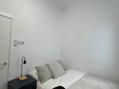 Habitación en calle de Gabriel Lobo, 25