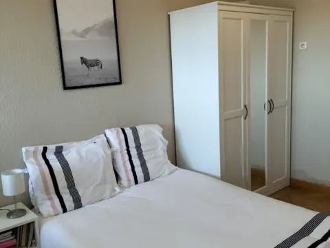 Habitación en calle de Jacometrezo, 15