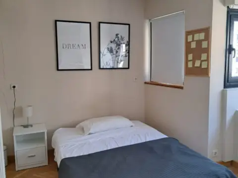 Habitación en calle de Jacometrezo, 15