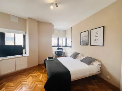 Habitación en calle de Jacometrezo, 15