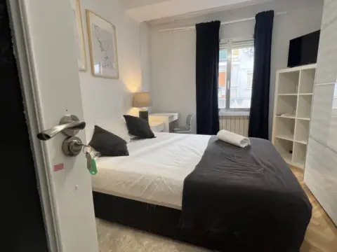 Habitación en calle de la Arquitectura