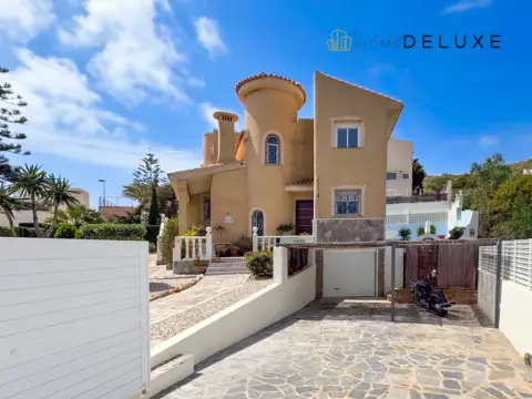 Chalet unifamiliar en calle Reona