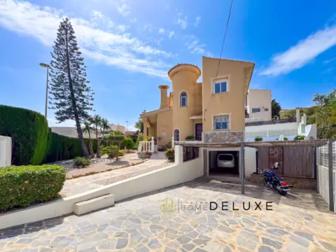 Chalet unifamiliar en calle Reona