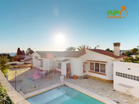 Chalet unifamiliar en Urbanización de la Sirena