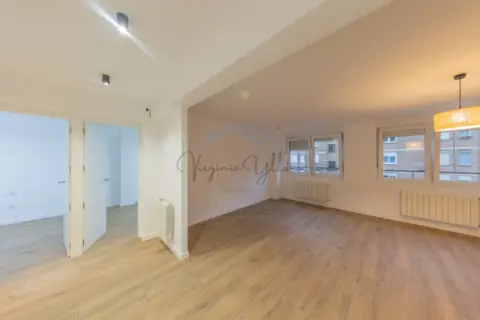 Piso en calle de Juan José Pérez del Molino, 24