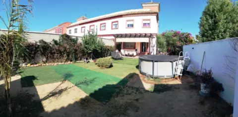 Chalet pareado en Huévar del Aljarafe