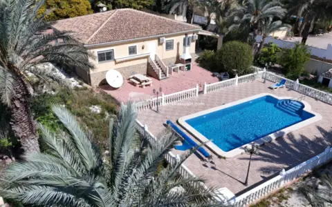 Casa en Carrer Manual Flores