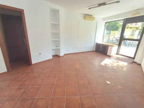 Local comercial en calle Diego Serrano