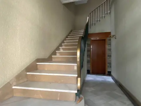 Edificio en Avenida Verge de Canòlich