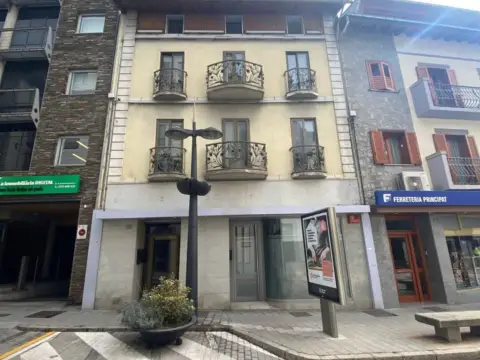 Edificio en Avenida Verge de Canòlich