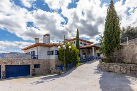 Chalet unifamiliar en El Tiemblo