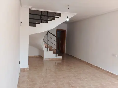 Casa adosada en calle Río Piloña