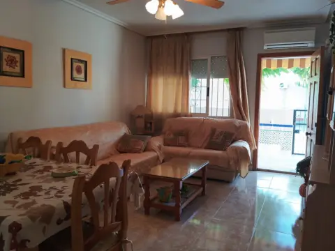 Casa adosada en calle del Mar Báltico