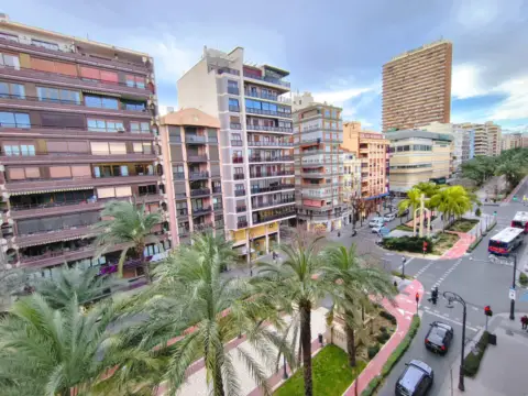 Piso en Avenida del Doctor Gadea, 24