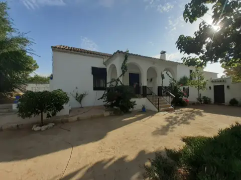 Chalet en Lucena
