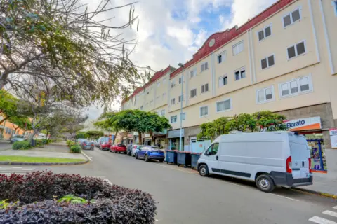 Piso en calle del Pintor Pepe Dámaso