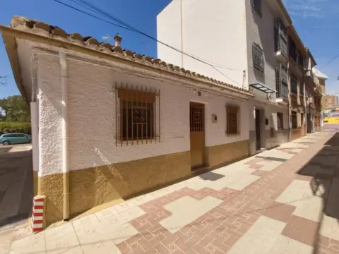 Casa en calle Sargento Piris, 10