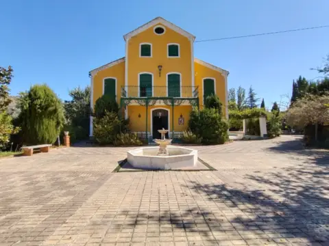 Chalet rústico en calle Paraje Vega , nº 8