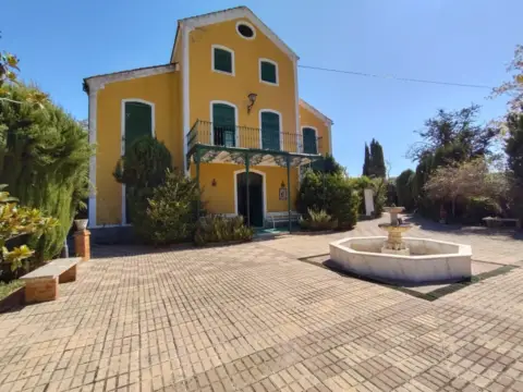 Chalet rústico en calle Paraje Vega , nº 8