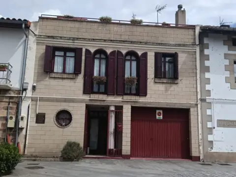 Chalet pareado en calle de Goikuri
