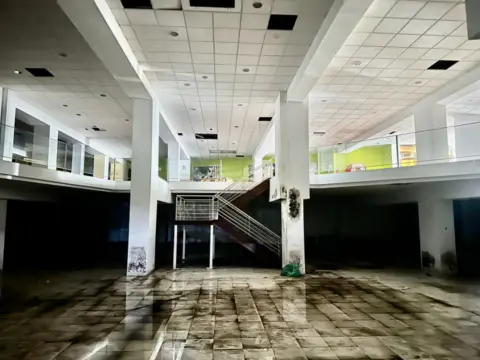 Local comercial en Avenida de Eugenio Domínguez, 1