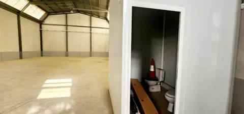 Nave industrial en calle Decenio