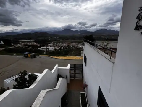 Chalet adosado en calle Encina