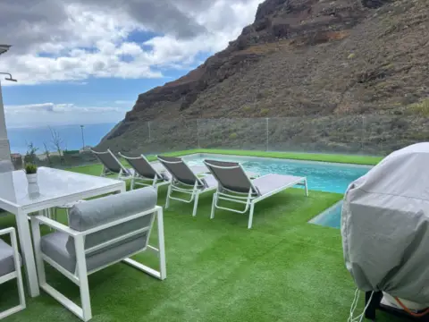 Chalet pareado en calle San Isidro Arguayo