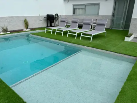 Chalet pareado en calle San Isidro Arguayo