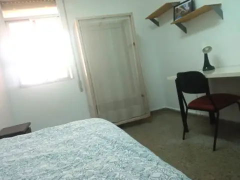 Habitación en calle Atanasio Barrón