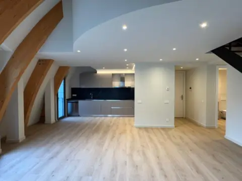 Dúplex en calle Escoles