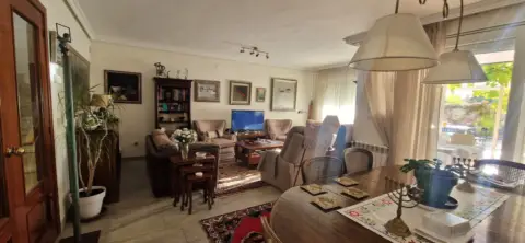 Chalet pareado en calle de Piamonte