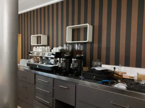 Edificio en Túnnel de l'Olleria, 1