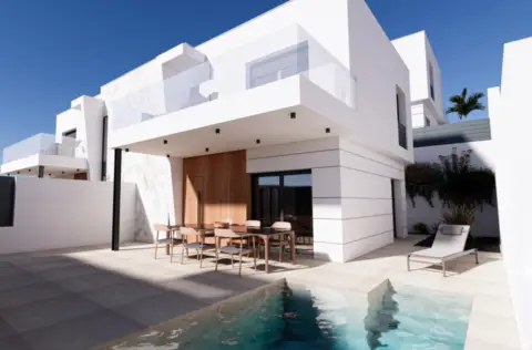 Casa en calle Saturno, 110