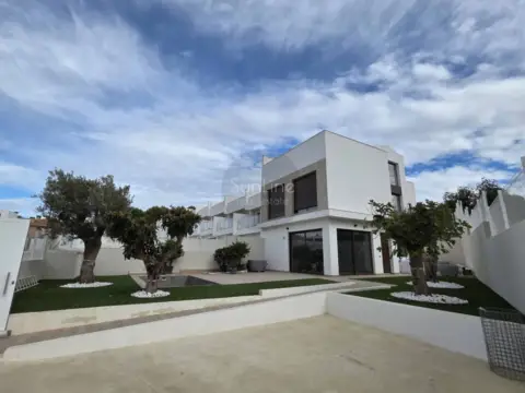 Chalet adosado en Carrer Illes Columbretes, 1